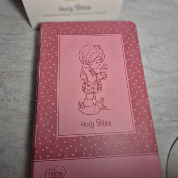 Precious Moments Girl's Bible, Pink Leather Soft 2021 Children's Bible In A Case - Picture 1 of 13